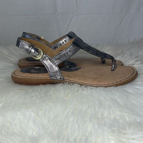 BOC Born Concepts Pewter Laser Cut Leather Thong Sandals Sz 8 - Picture 4 of 6